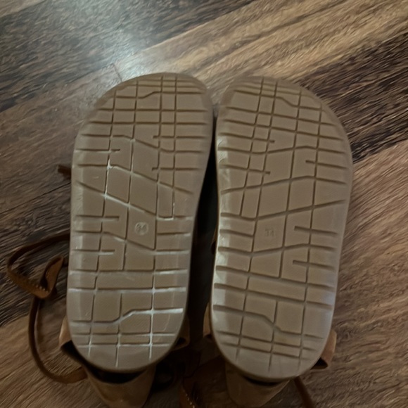 Florens Tan sandals girls Size 34 NEW in box suede top & rubber insole/sole - Picture 5 of 6
